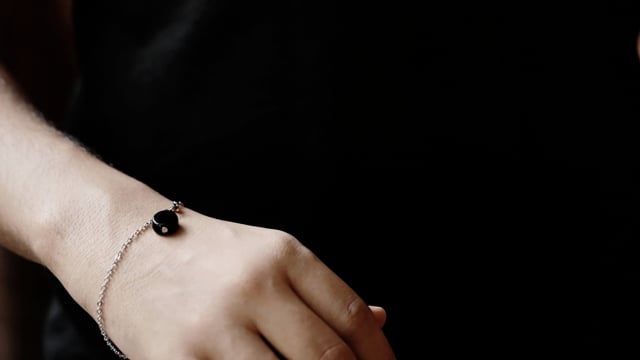 Anchor bracelet with onex stone