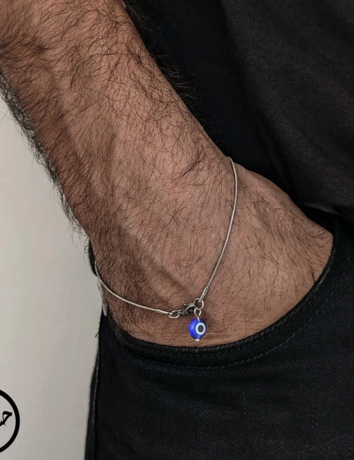 Wire bracelet with blue eye