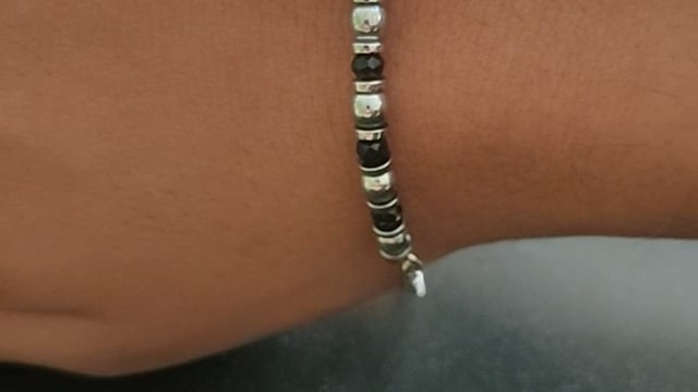 Crup bracelet with onex stone